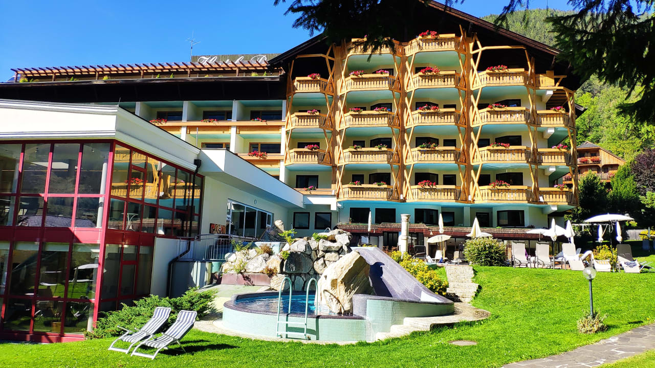 Außenansicht Thermenwelt Hotel Pulverer