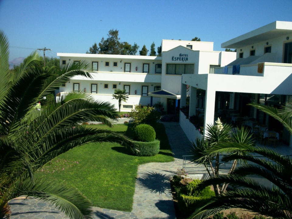 Blick auf den Eingang Hotel Esperia