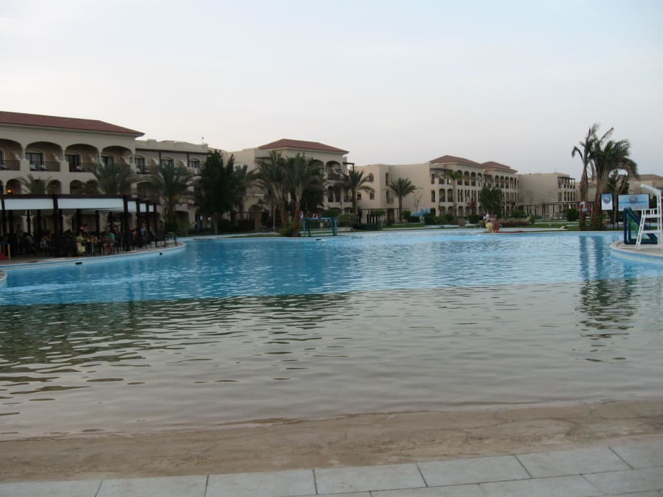 Mit Einstieg wie ins Meer Jaz Bluemarine