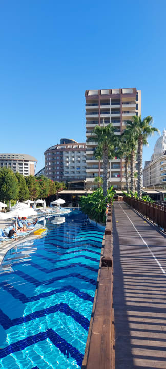 Außenansicht Saturn Palace Resort Hotel