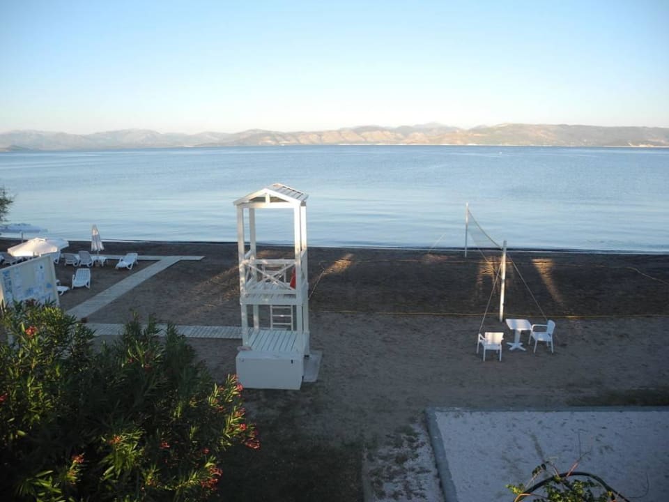 Blick über den Strand zum griechischen Festland Capo Di Corfu  (Im Umbau/Renovierung)