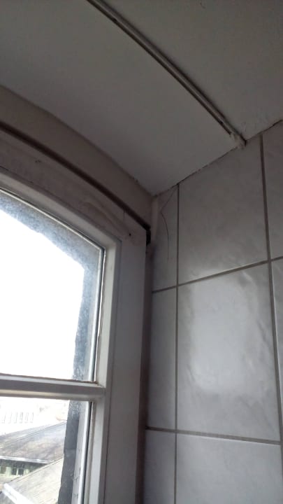 Bad - Vorhangschiene / Fenster nicht zu öffnen Grandhotel Esplanade