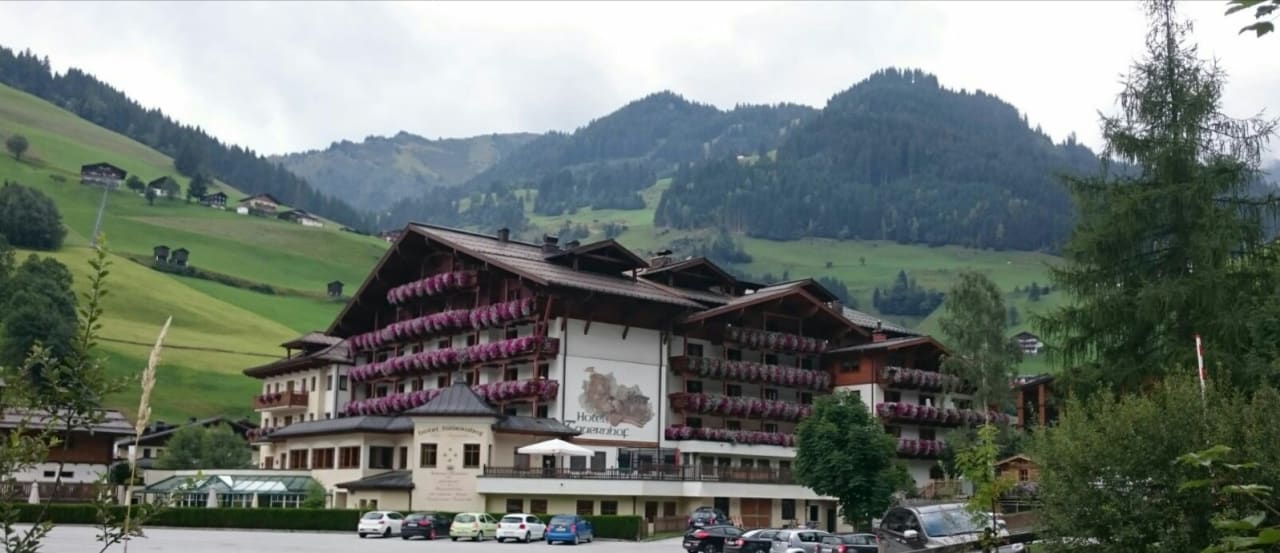 Außenansicht Hotel Tauernhof