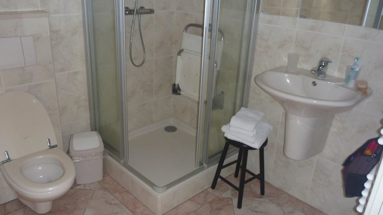 Dusche usw. Hotel en Zo Meisje Loos