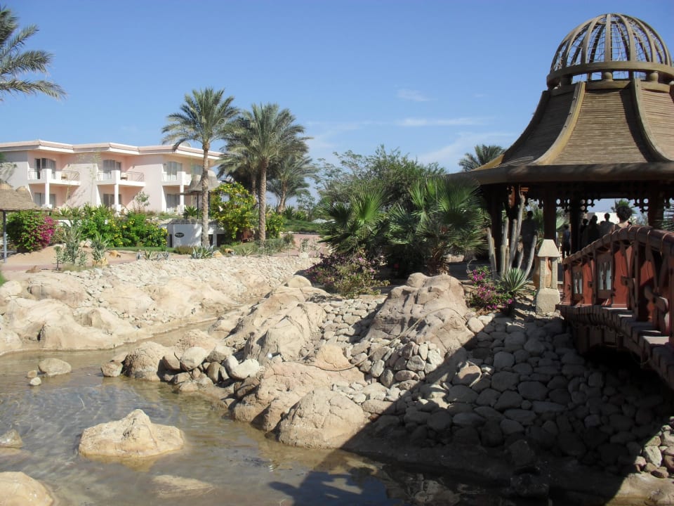 Ogród Parrotel Beach Resort