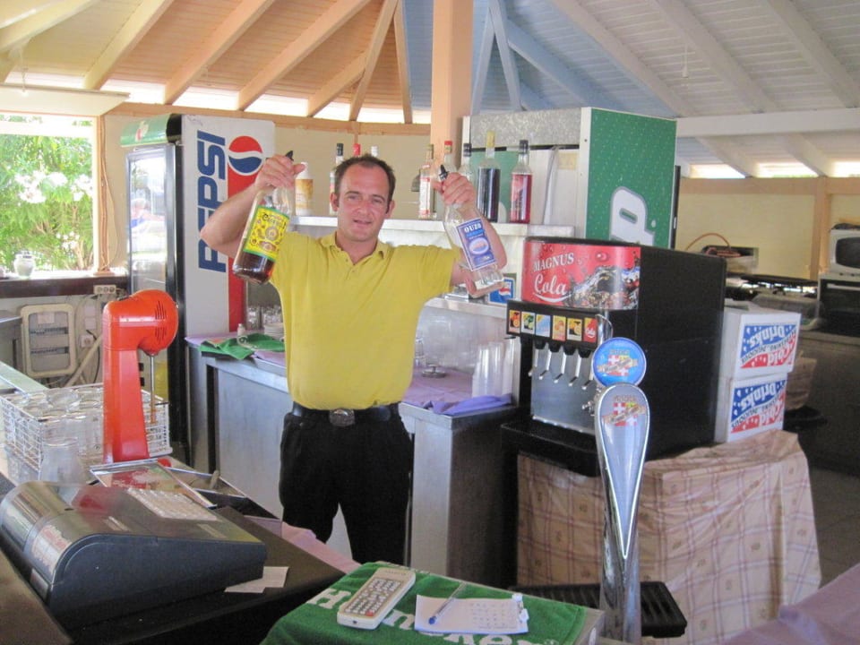 Strandbar,  der Barkeeper Hotel Albatros