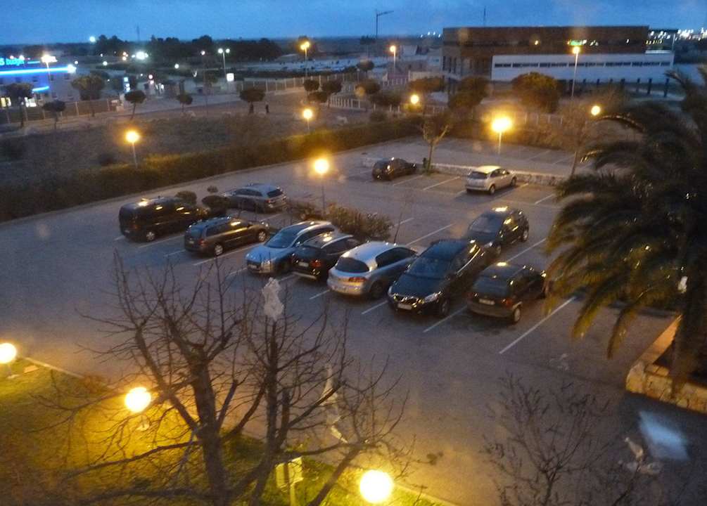 Parkplatz bei Nacht Hotel Campanile Perpignan Nord - Rivesaltes
