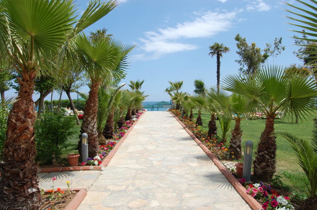 Der Weg zum Strand Le Jardin Resort