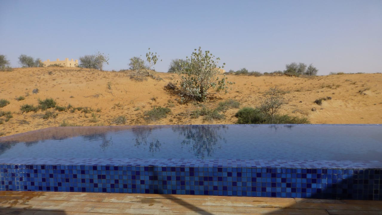 Blick von Terrasse auf eigenen Pool The Ritz-Carlton Ras Al Khaimah, Al Wadi Desert