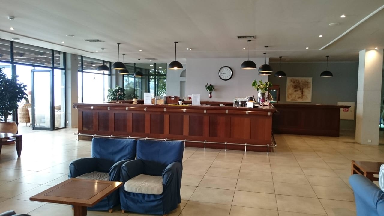 Lobby mit Bar Aeolos Beach Resort