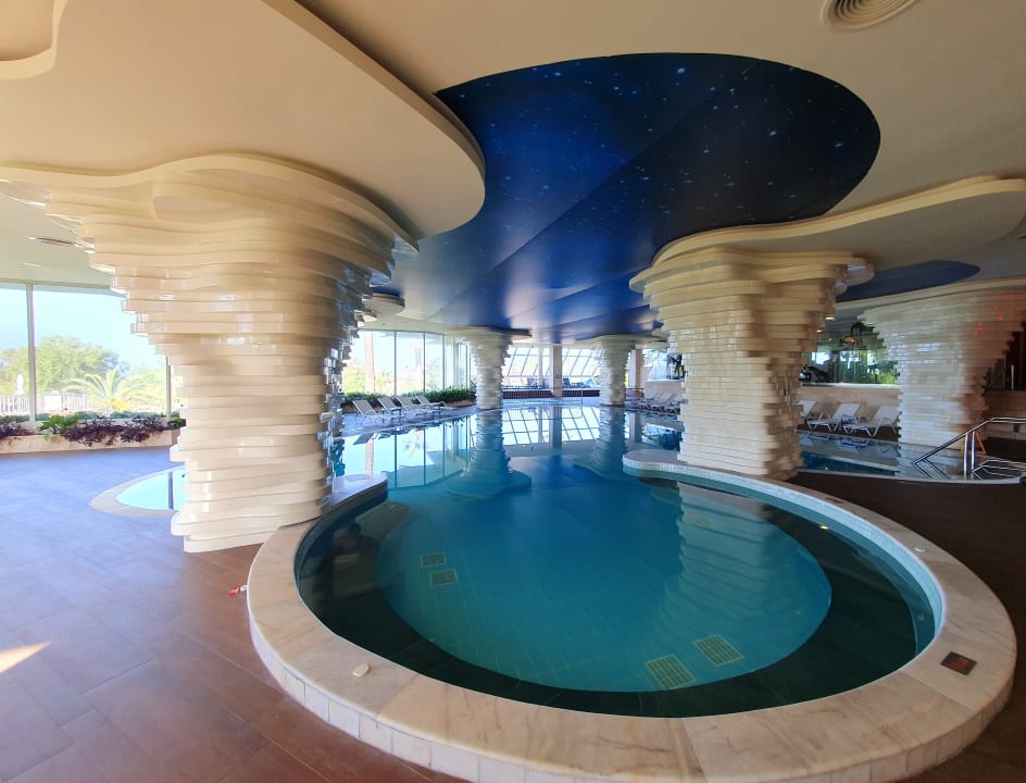 Pool Side Star Elegance