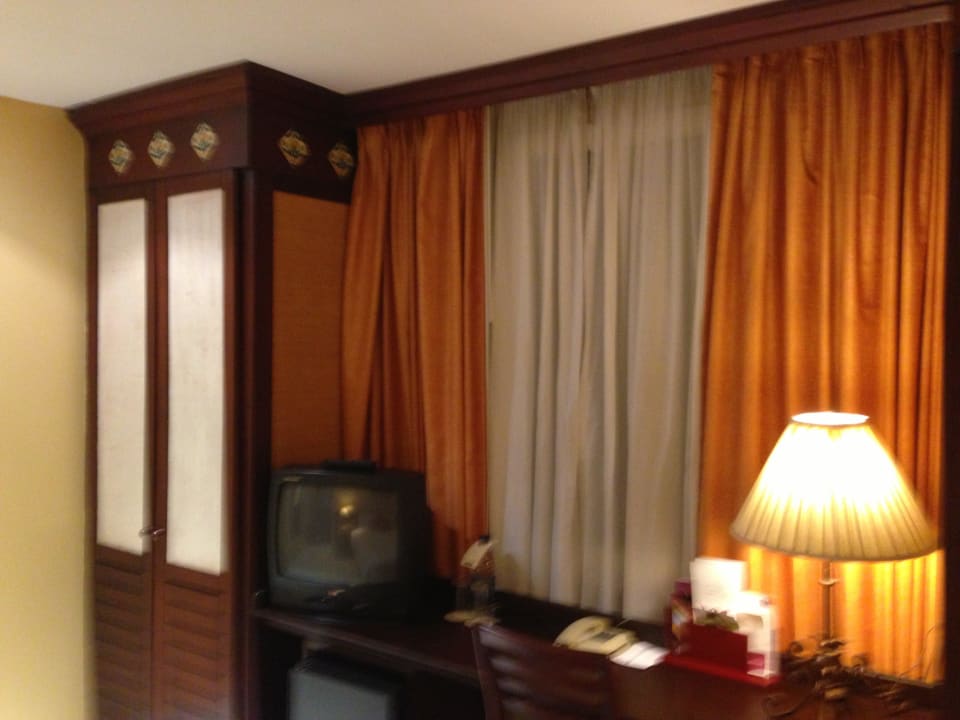 Schrank und TV Novus Plaza Hodelpa