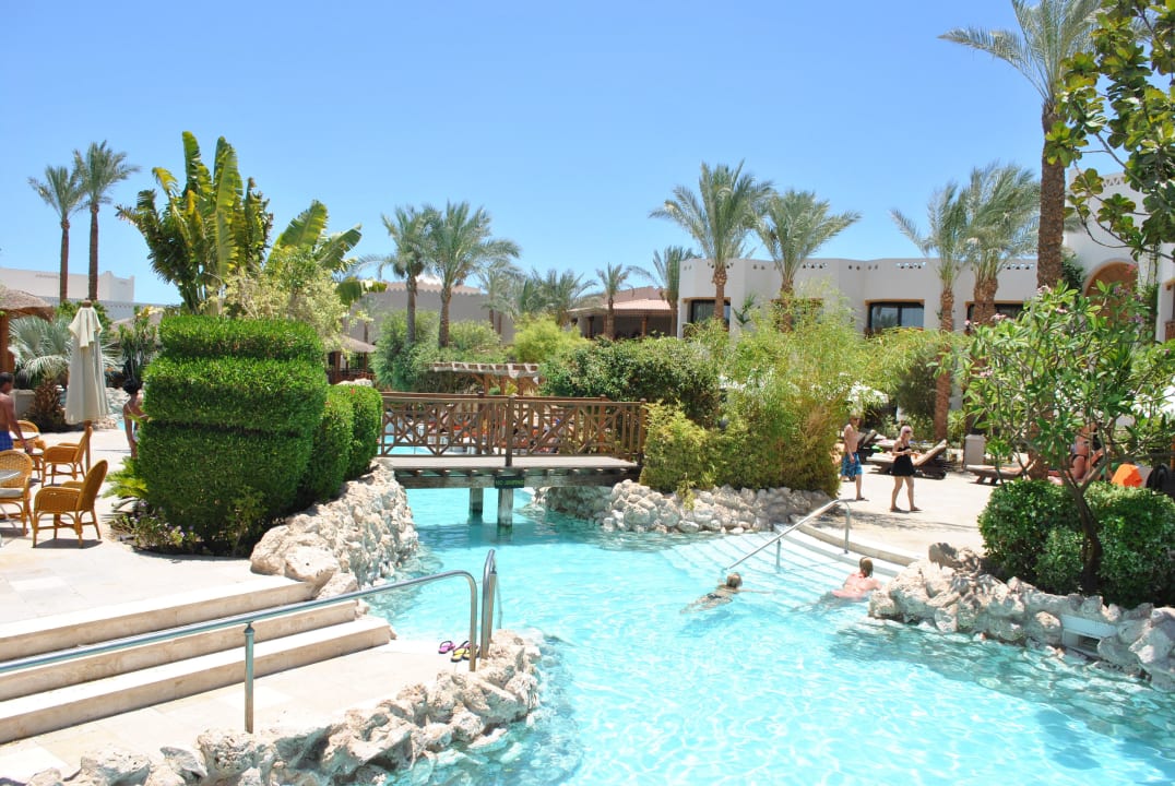 Links die Mango Bar Ghazala Gardens