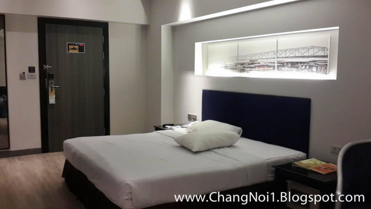 Me bed Nouvo City Hotel