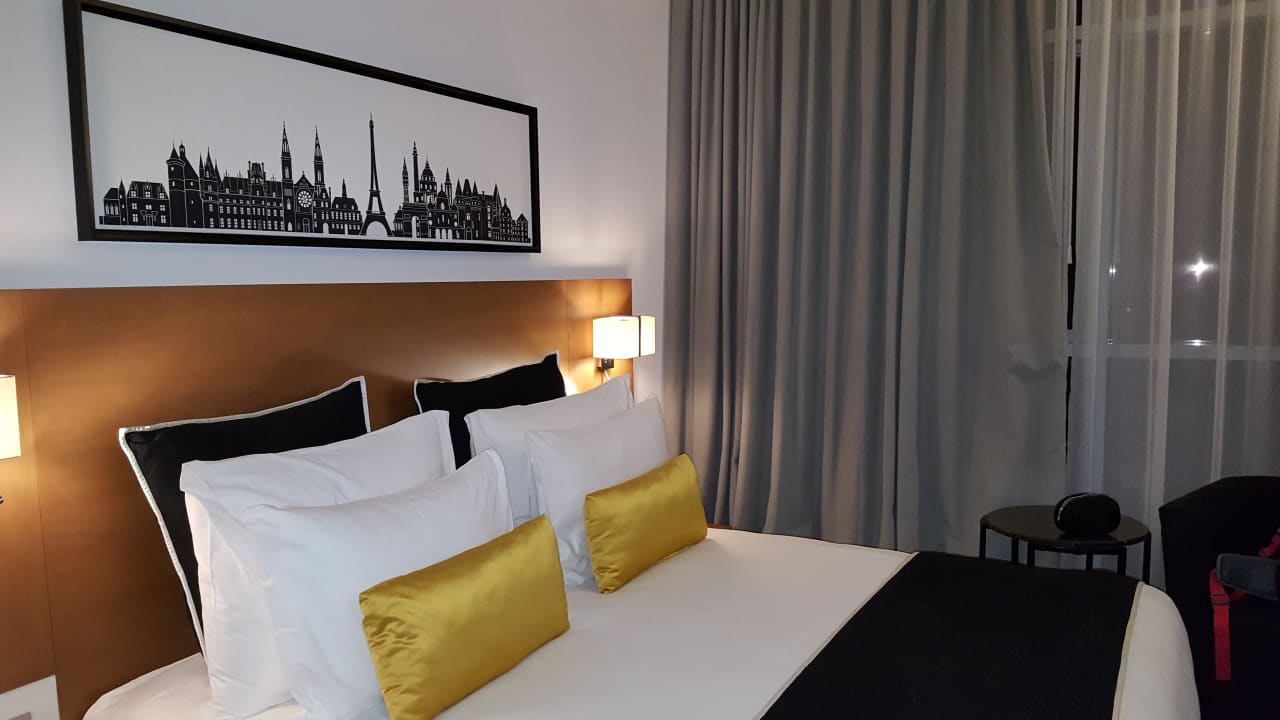 Zimmer Tryp by Wyndham Dubai