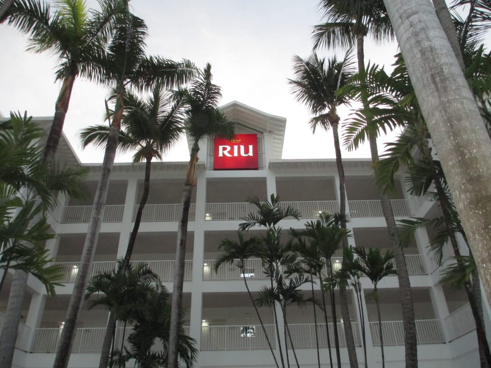 Hoteleingang hinten vom strand Hotel Riu Palace Macao - Adults only