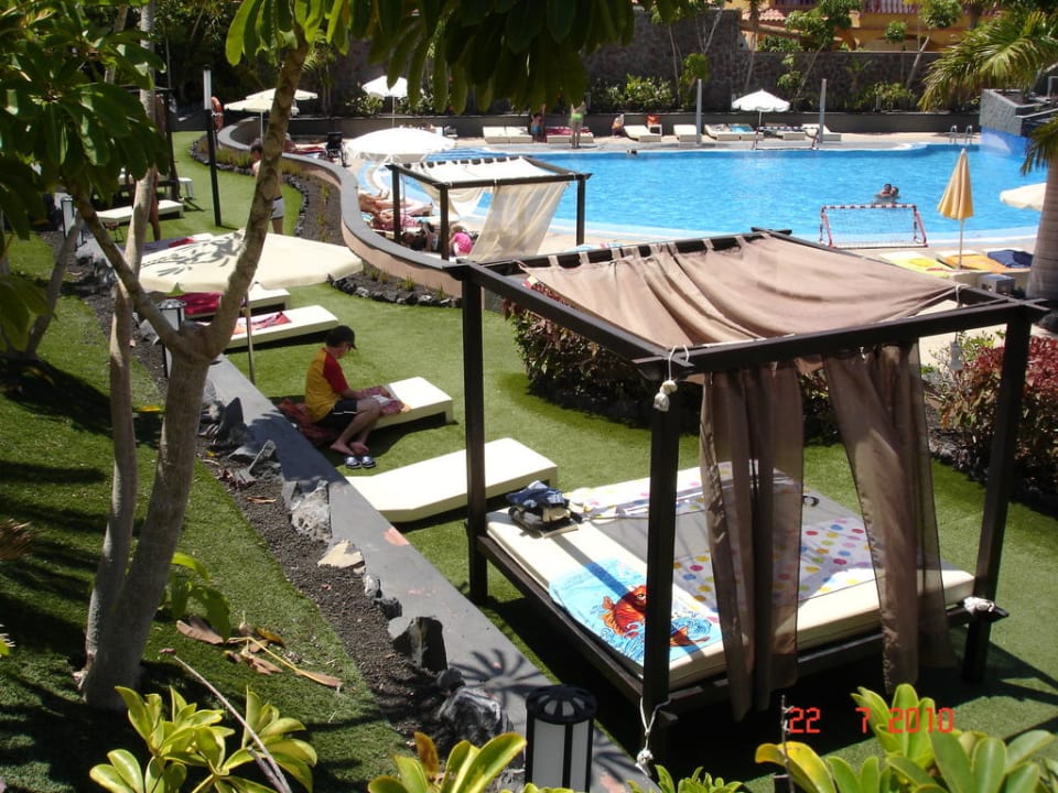 Ruhepool mit "Himmelbetten"  Hotel El Duque