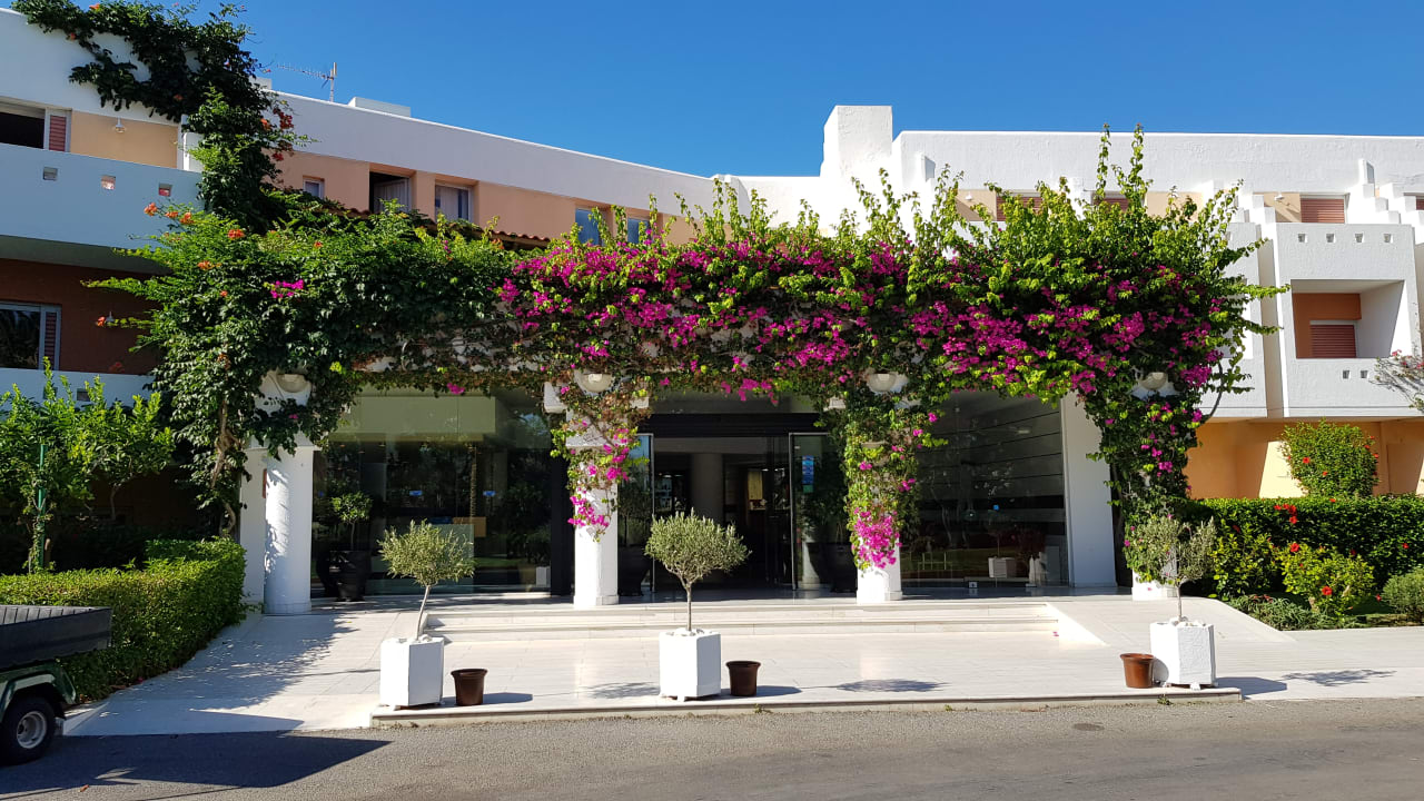Lobby Anissa Beach & Village