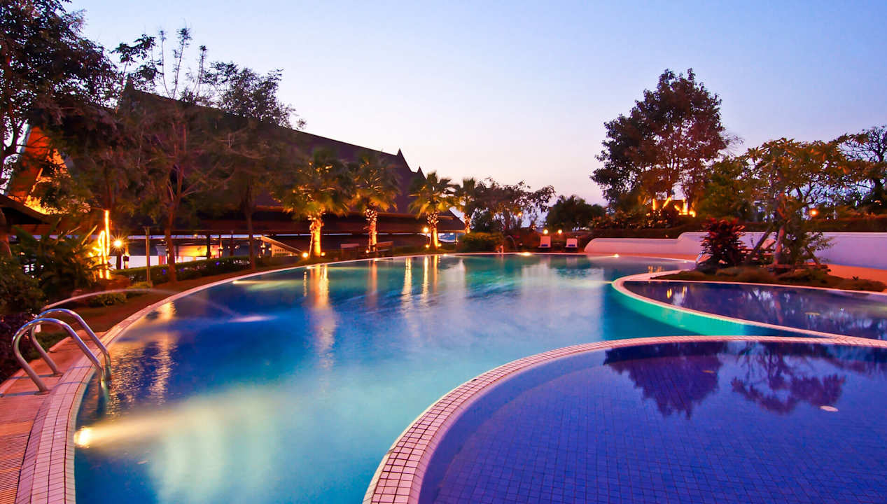 Pool Champasak Grand Hotel