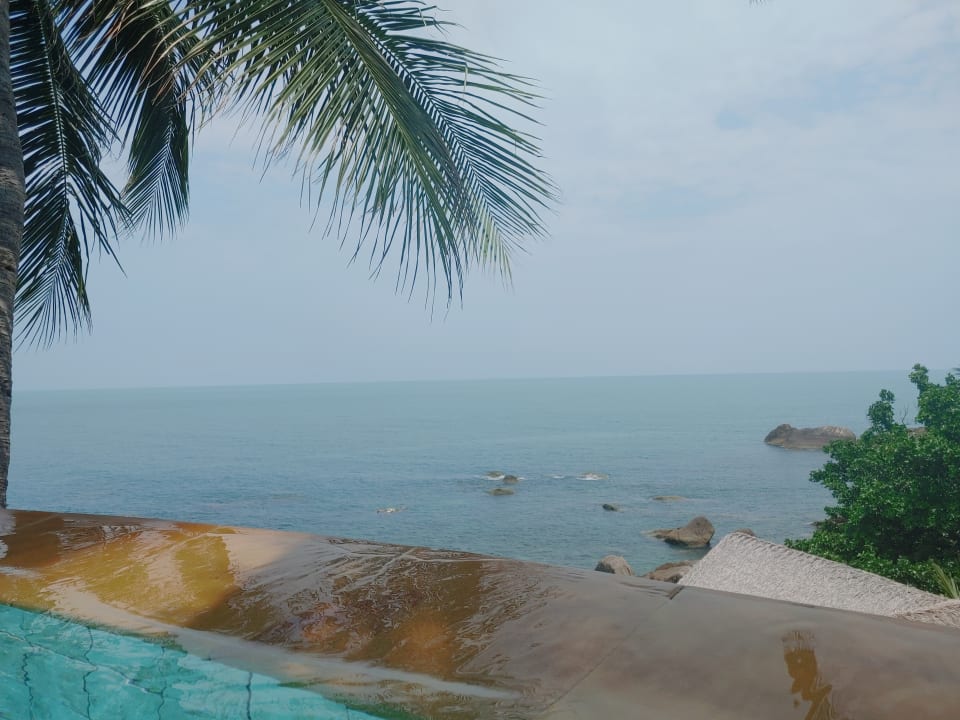 Pool Coral Cliff Beach Resort