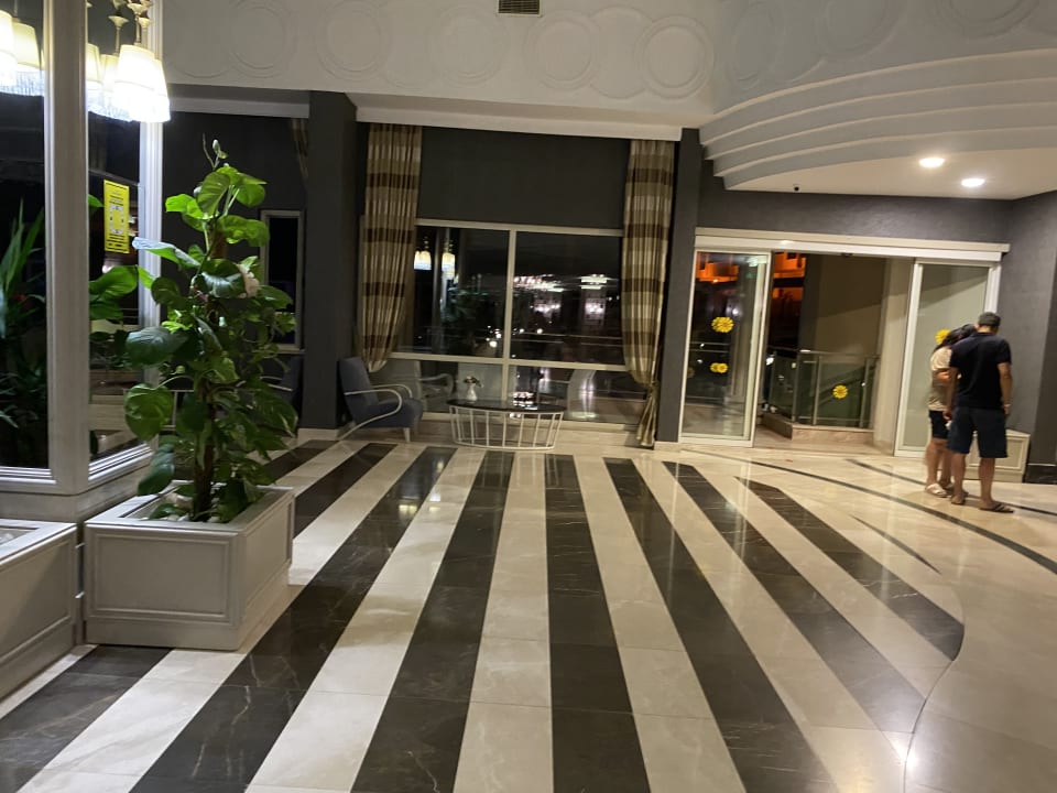 Lobby Bella Resort & Spa