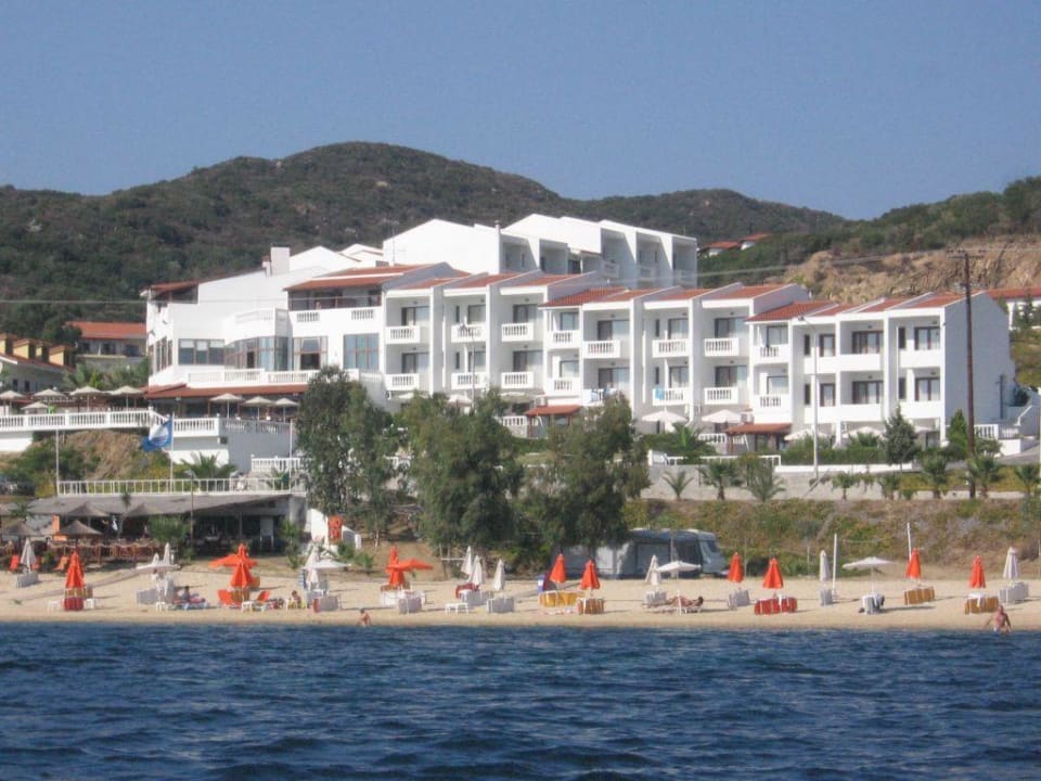 Widok na hotel od morza Akti Ouranoupolis