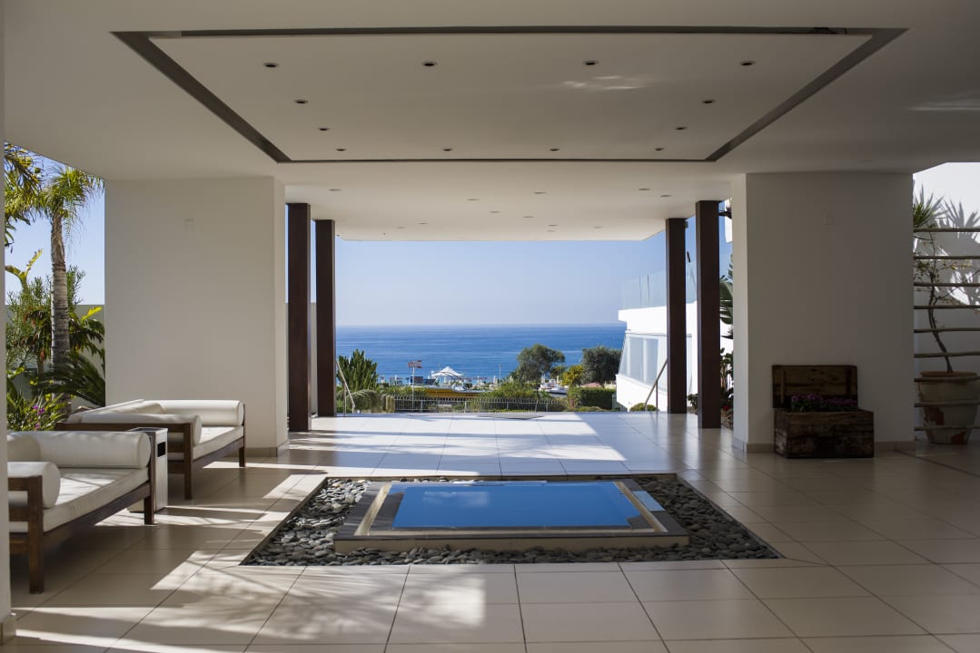 Ausblick Napa Mermaid Hotel & Suites