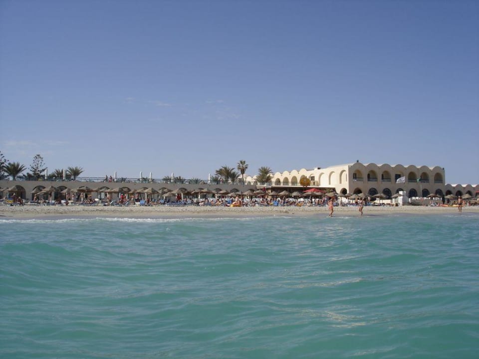 Blick des Hotels aus dem Meer Sentido Djerba Beach