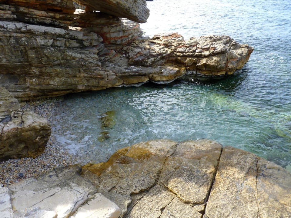 Zejście do wody na skałkach. Bodrum Park Resort