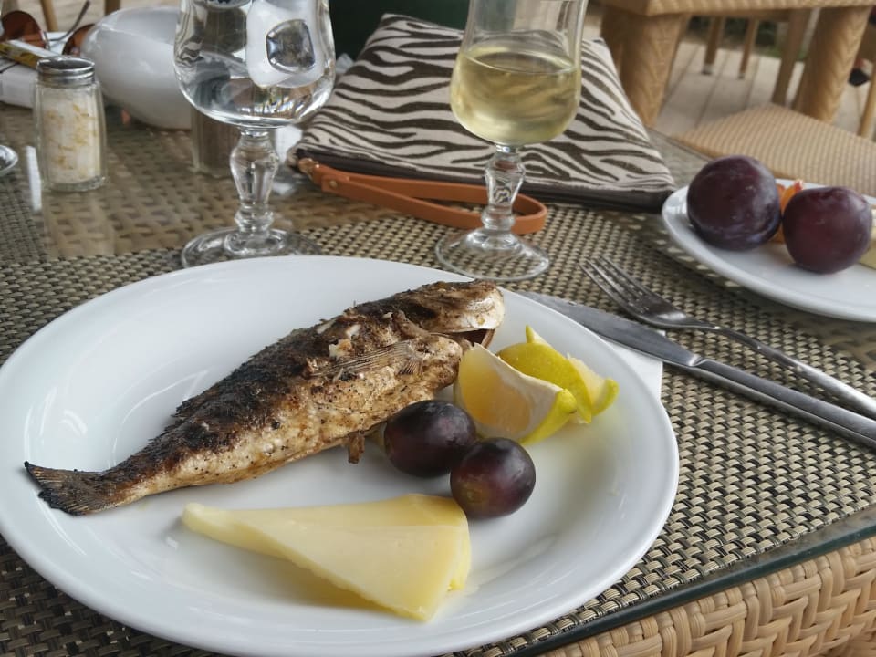 Gegrillter Fisch lecker The Orangers Beach Resort and Bungalows