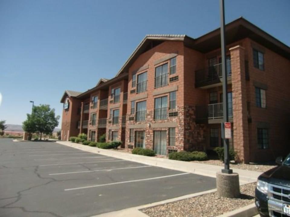 Außen hinten Days Inn & Suites by Wyndham Page Lake Powell