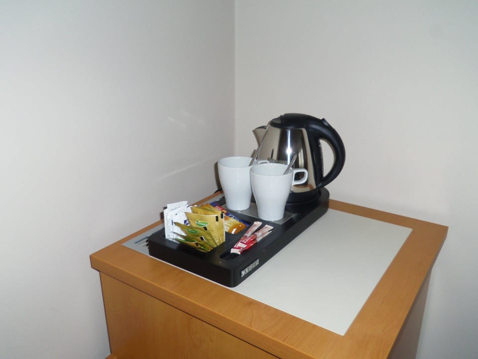 Tee und Kaffee wird aufgefüllt Orea Hotel Pyramida