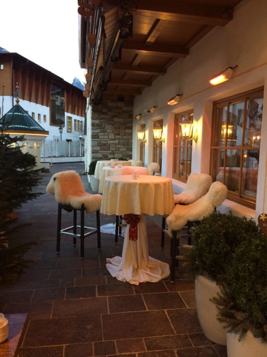 Eingangsbereich - sehr toll dekoriert Hotel Neue Post