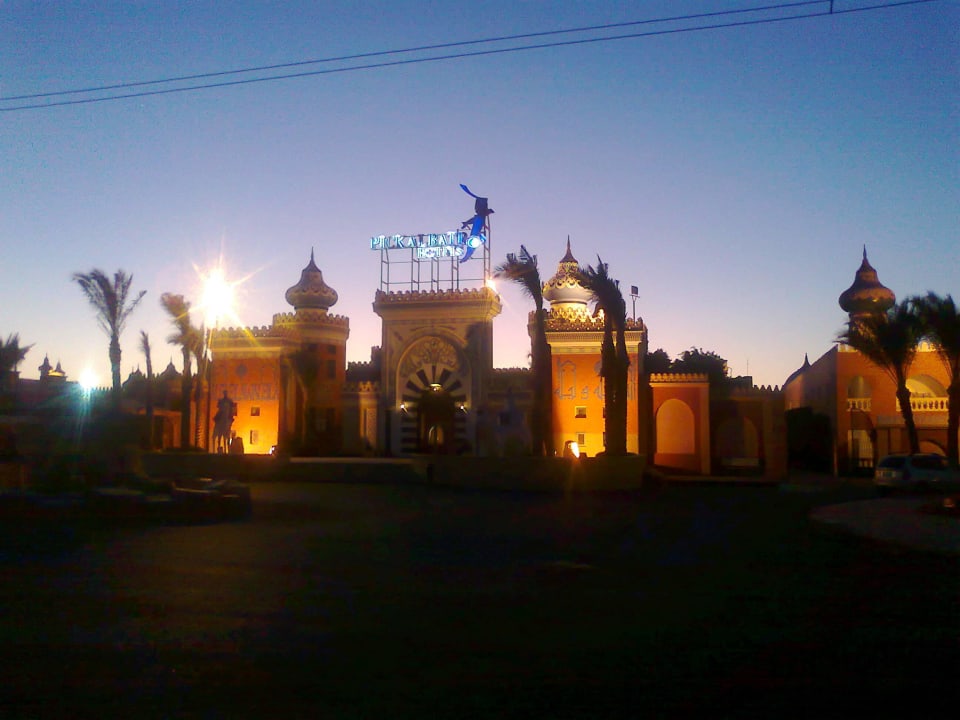Night time Pickalbatros Alf Leila Wa Leila Resort - Neverland Hurghada
