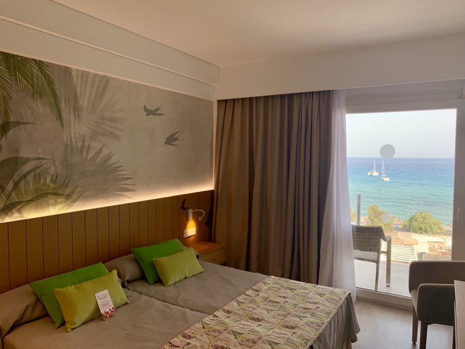 Zimmer Universal Hotel Castell Royal