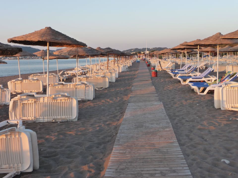 Strand frühmorgens Hotel Calypso Beach