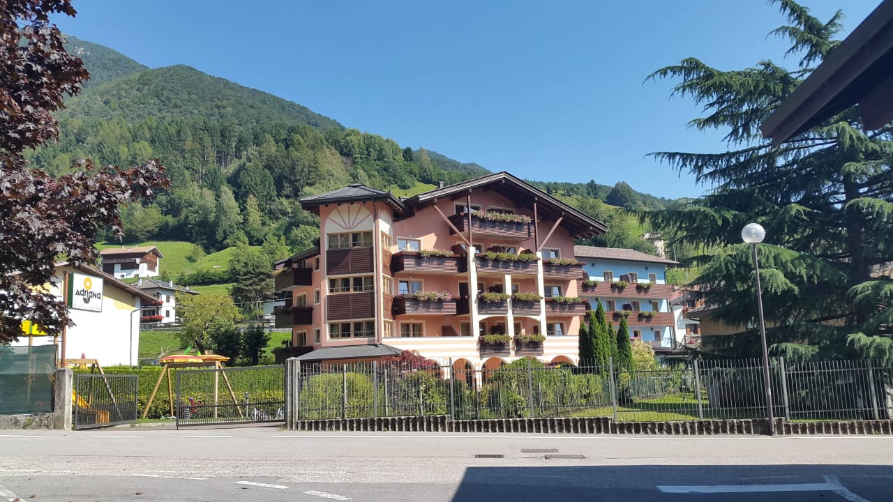 Hauptgebäude Family Hotel Adriana