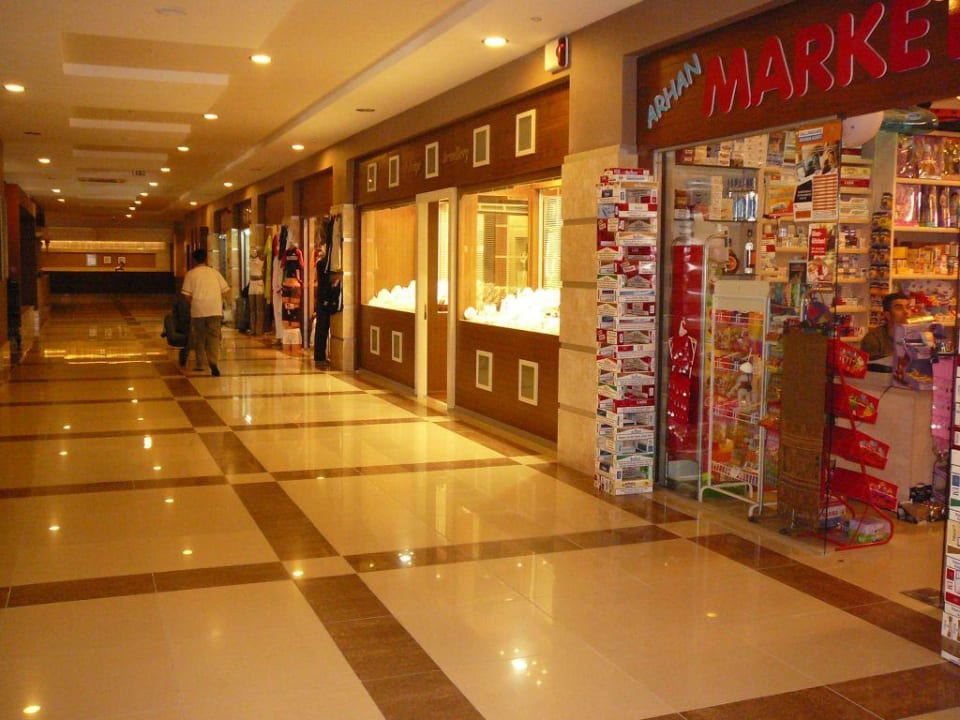 Ladenpassage im Hotel-Foyer Sunis Kumköy Beach Resort Hotel & Spa