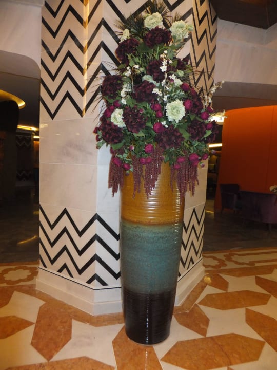 Große Blumengestecke Royal Taj Mahal Hotel