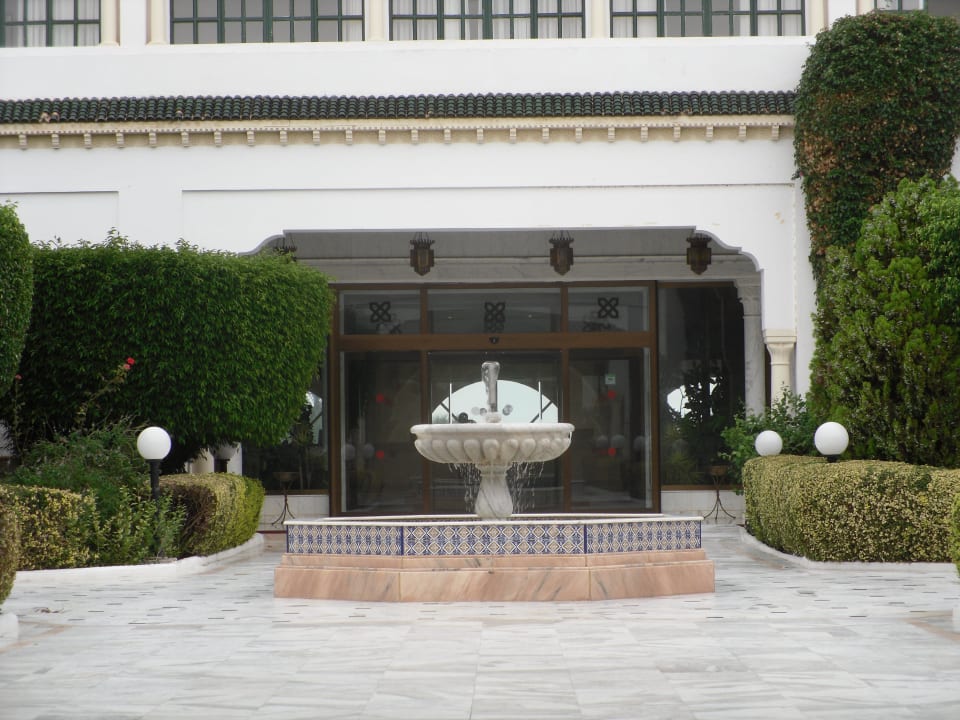 Eingang Hotel El Mouradi Palm Marina