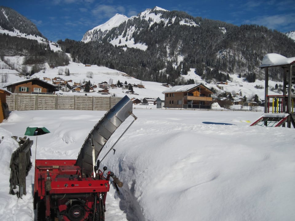 Schneefräse / Blick auf d. Diedamskopf Pension & Ferienwohnung Solaria