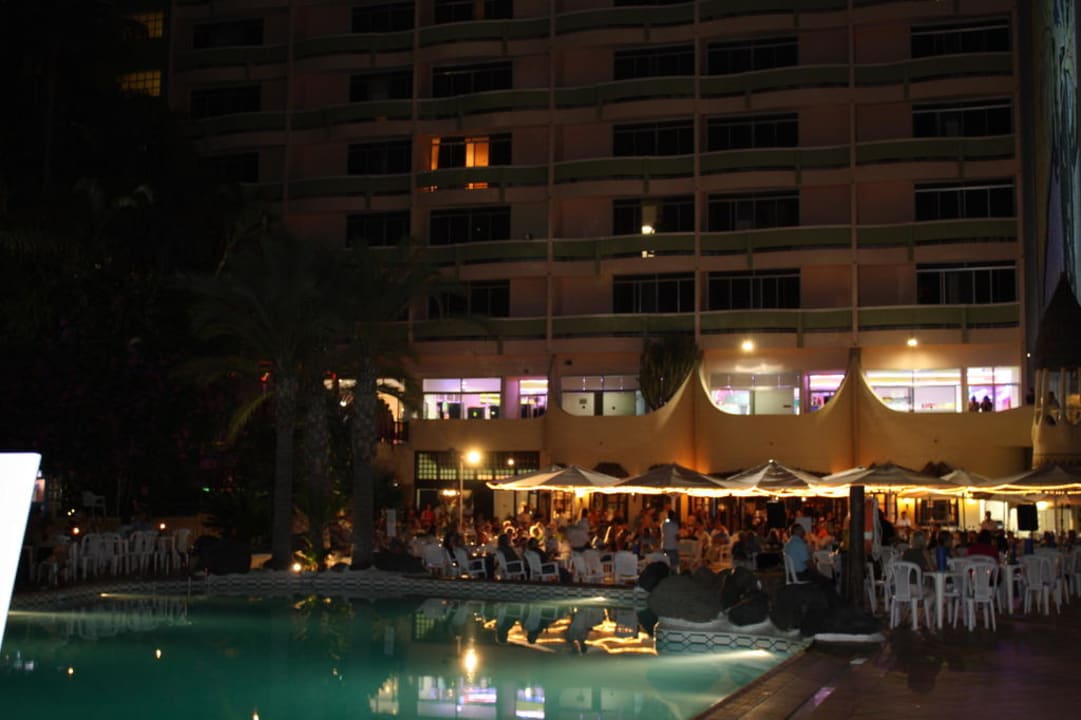 Poolanlage am Abend Abora Buenaventura by Lopesan Hotels