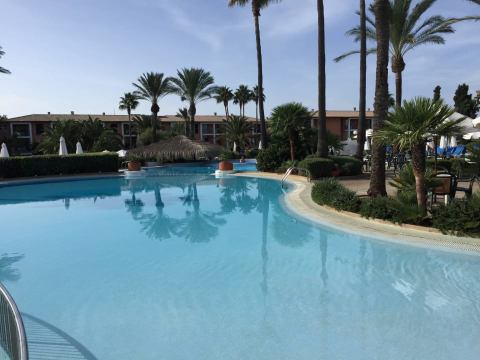 Pool mit Poolbar Blau Colònia Sant Jordi