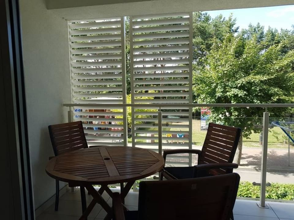 Balkon mit verschiebbaren Jalousien  Apartamenty Sun&Snow Playa Baltic