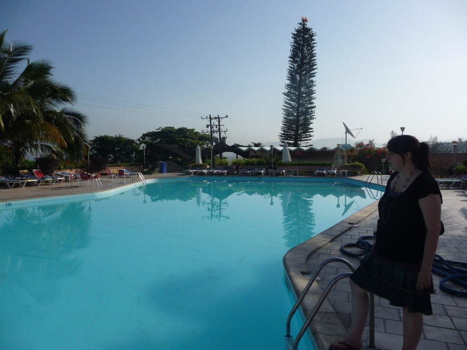 Der Pool war ganz nett Hotel Versalles