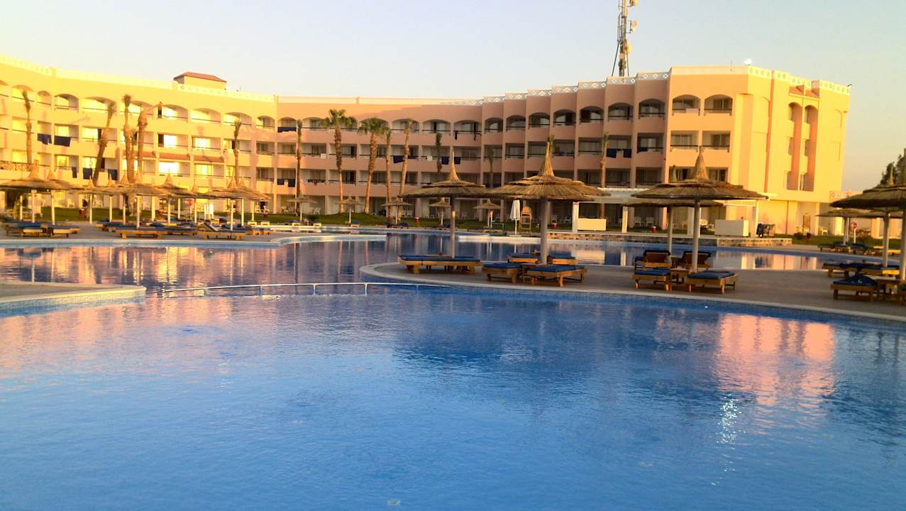 Новый бассейн Beach Albatros Resort