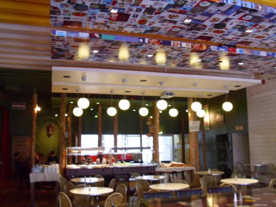 Im Frühstücksrestaurant GO Hotel Shnelli