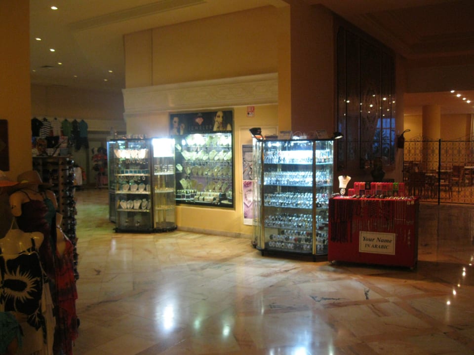 Shops Sentido Bellevue Park