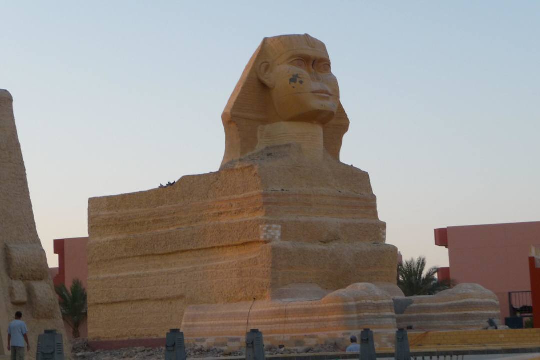 Freiluftarena mit Bühne und allen wichtigen Sehenswürdigkeit Pickalbatros Alf Leila Wa Leila Resort - Neverland Hurghada