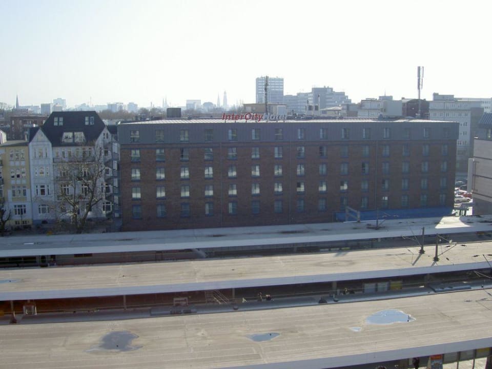 vom parkhaus gegenüber IntercityHotel Hamburg-Altona